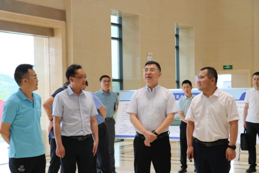 遵義市委常委、市政府副市長(cháng)王龍一行蒞臨皇氏集團遵義乳業(yè)調研指導
