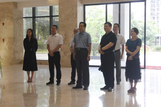 自治區政協(xié)副主席、黨組副書(shū)記黃世勇一行蒞臨皇氏集團調研指導