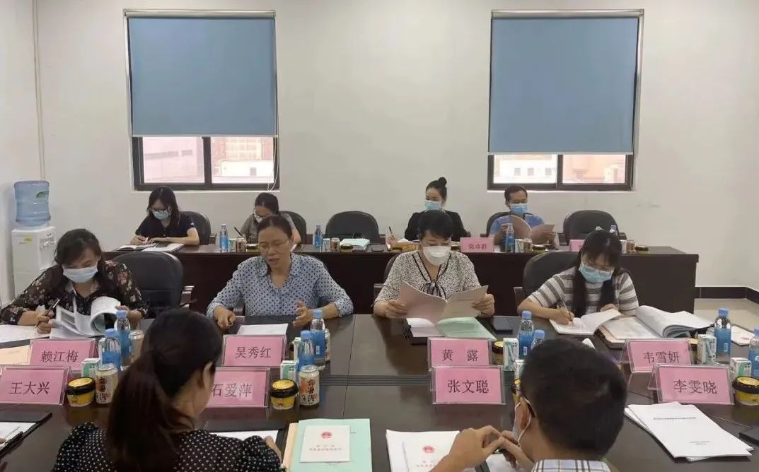 南寧市民族宗教事務(wù)委員會(huì )黨組書(shū)記、主任吳秀紅到皇氏乳業(yè)調研民族團結創(chuàng  )建工作