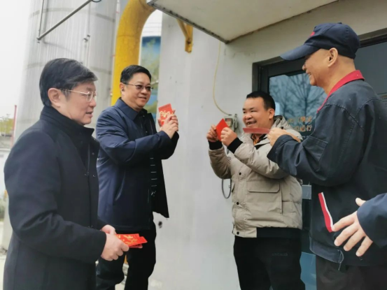 聲聲問(wèn)候傳真情，濃濃關(guān)懷暖人心丨皇氏集團領(lǐng)導新春慰問(wèn)在崗員工